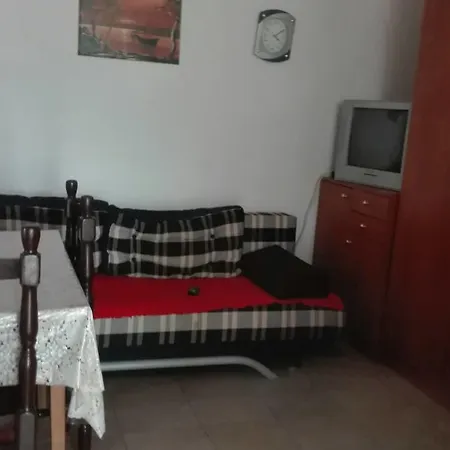 Sutomore 1 بودغوريتْسا
